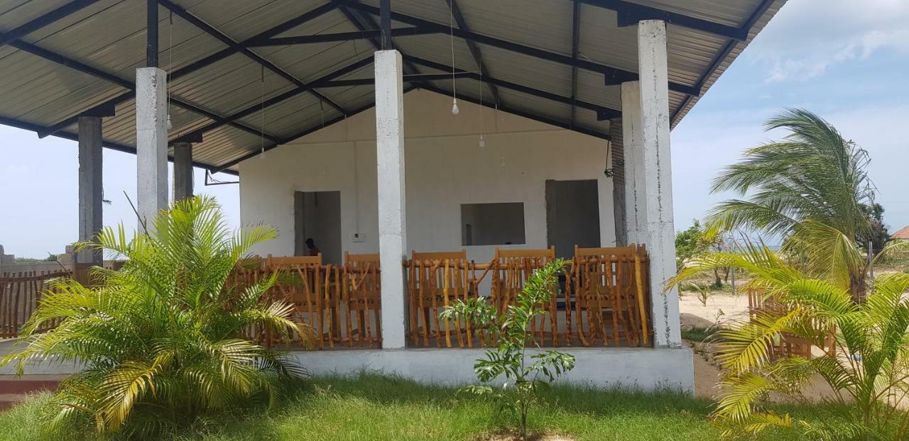 Exotic Beach Hotel Arugam Bay Exterior photo